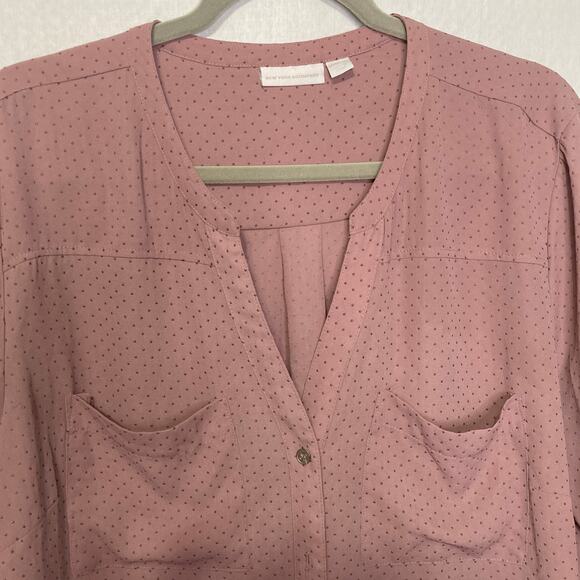 New York & Company Size Extra Large Pink Textured polka Dot Long Sleeved Blouse - Picture 3 of 9